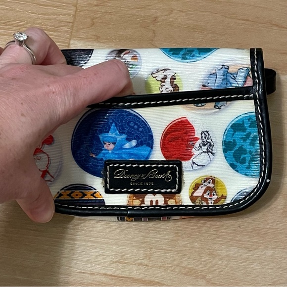 Disney Dooney Snap Wristlet NWOT Buttons Print - Picture 6 of 6